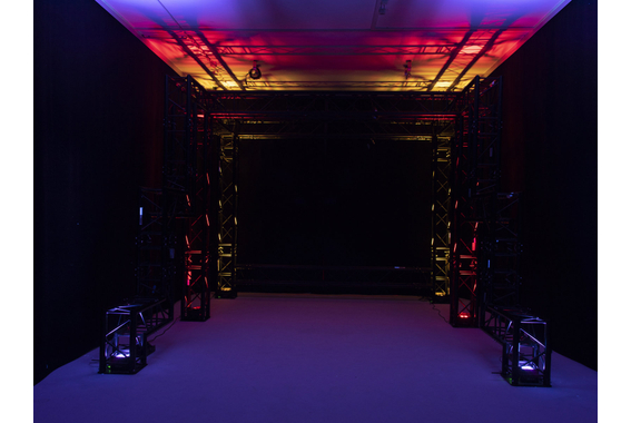 Eurolite LED TL-4 QCL RGB+UV Trusslight image 10