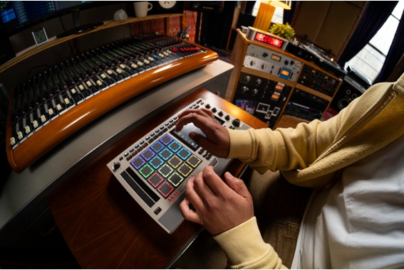 Akai MPC Live III Retro image 10
