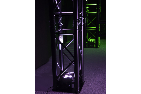 Eurolite LED TL-4 QCL RGB+UV Trusslight image 11