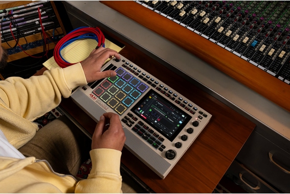 Akai MPC Live III Retro image 11