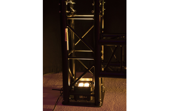 Eurolite LED TL-4 QCL RGB+UV Trusslight image 12