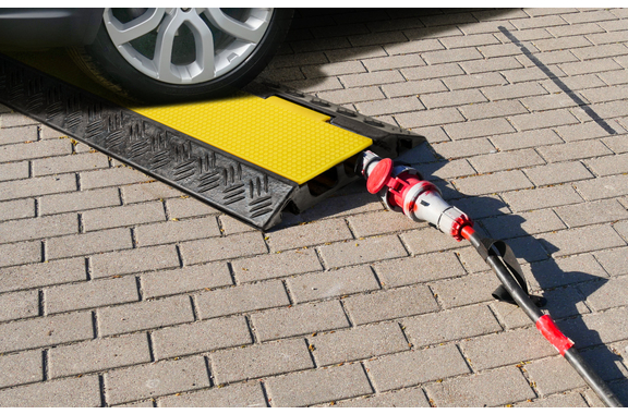 Pronomic Protector 2-100L V3 Passacavi 2-Canali 100cm con Connessione a V image 2