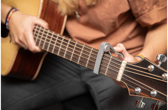 Rocktile TC1-AE  Kapodaster für A/E-Gitarre silber gewölbt image 2