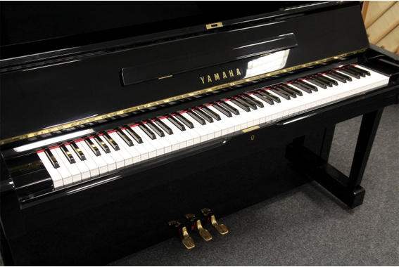 Yamaha U1 Klavier schwarz poliert - Generalüberholt image 3