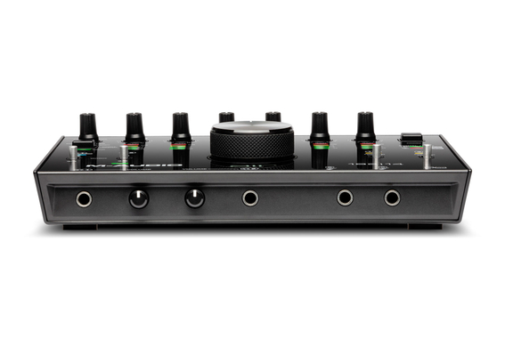 M-Audio AIR 192|14 USB Audio/MIDI Interface Podcast Set image 4