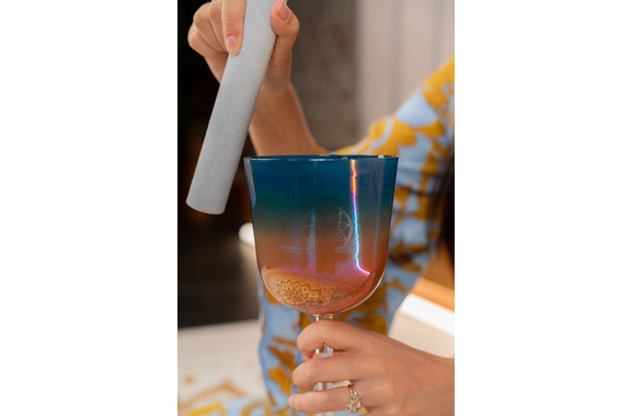 Meinl Sonic Energy ESOLCSB528 4,5" Essence Solfeggio Crystal Singing Bowl Mi 528 Hz Sunrise Blue image 4