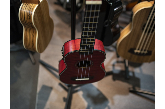 Dimavery UK-100 Sopran Ukulele Flamed Red image 6