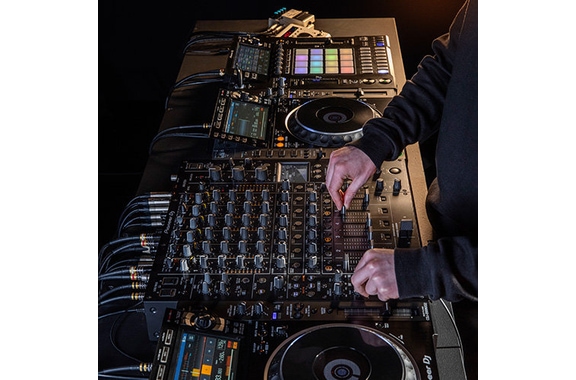 Pioneer DJ DJM-V10 DJ Mixer Set image 6