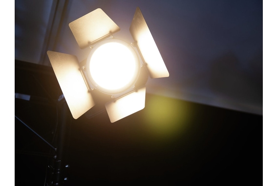 Eurolite LED Theatre COB 200 WW image 7