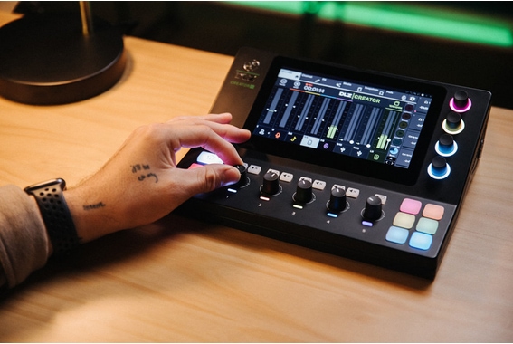 Set Intervista Podcast Mackie DLZ Creator XS per 2 Persone image 7