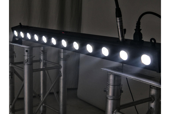 Eurolite LED Bar-12 QCL RGB+UV Balk image 8