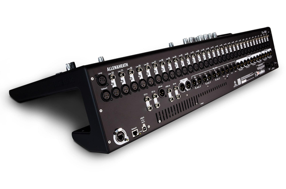 Allen & Heath QU-32C Set incl. Case image 8
